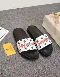 Picture of LV Slippers _SKU409811361531922